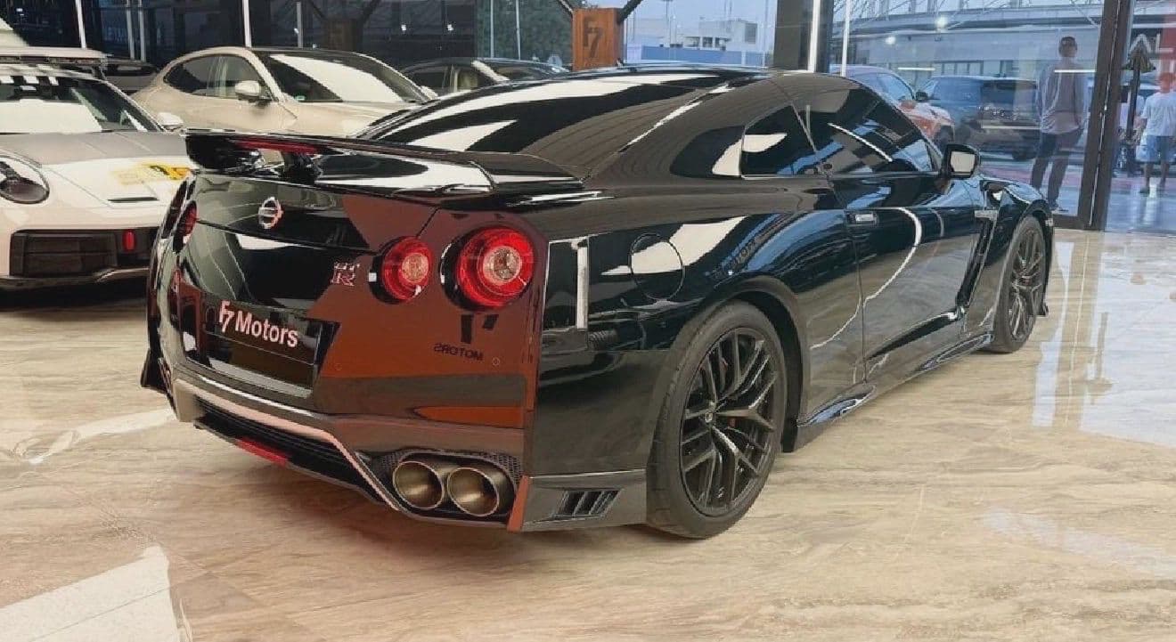 Nissan GT-R | 2023 — 11