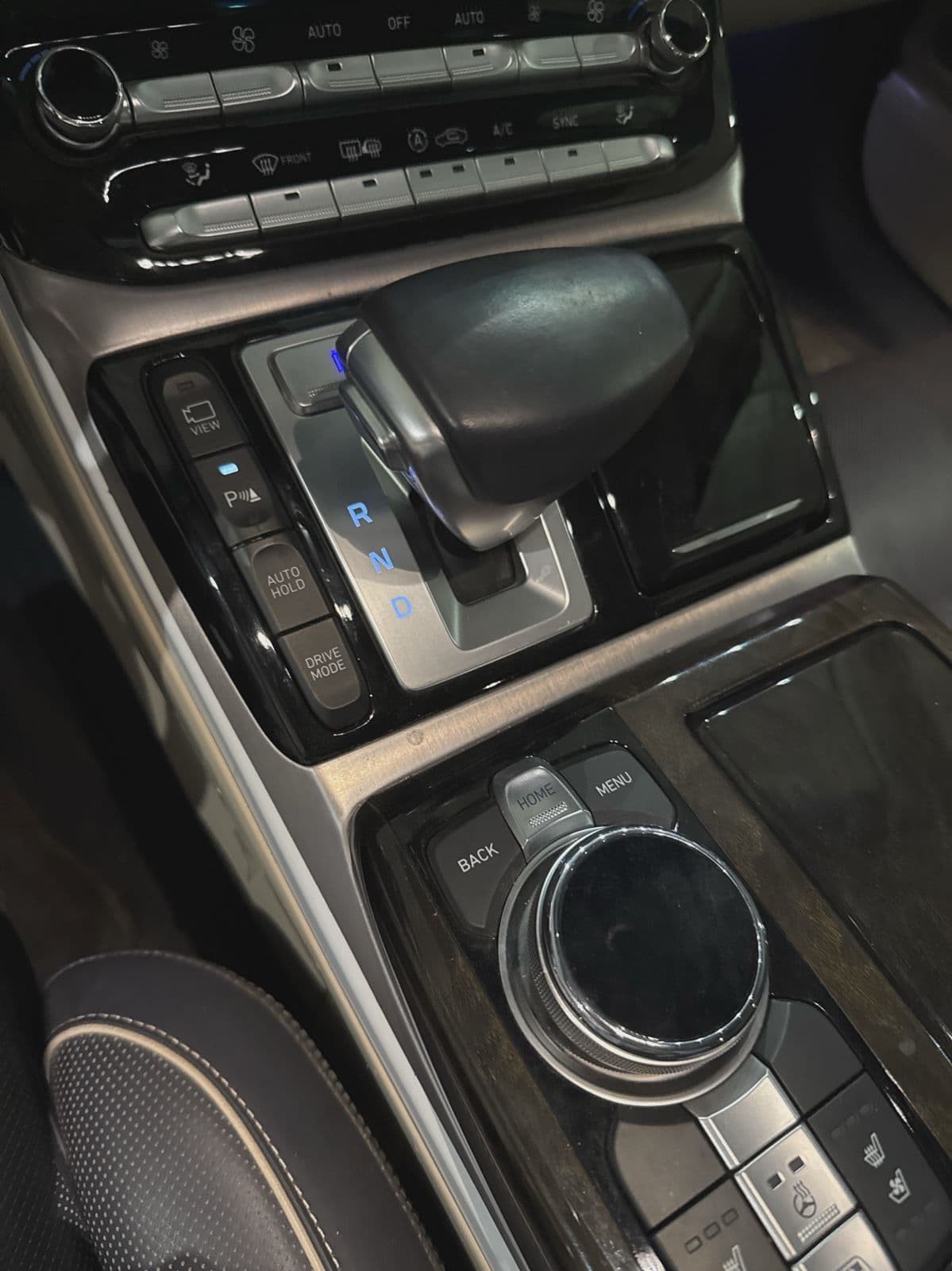Genesis G90 | 2018 — 13