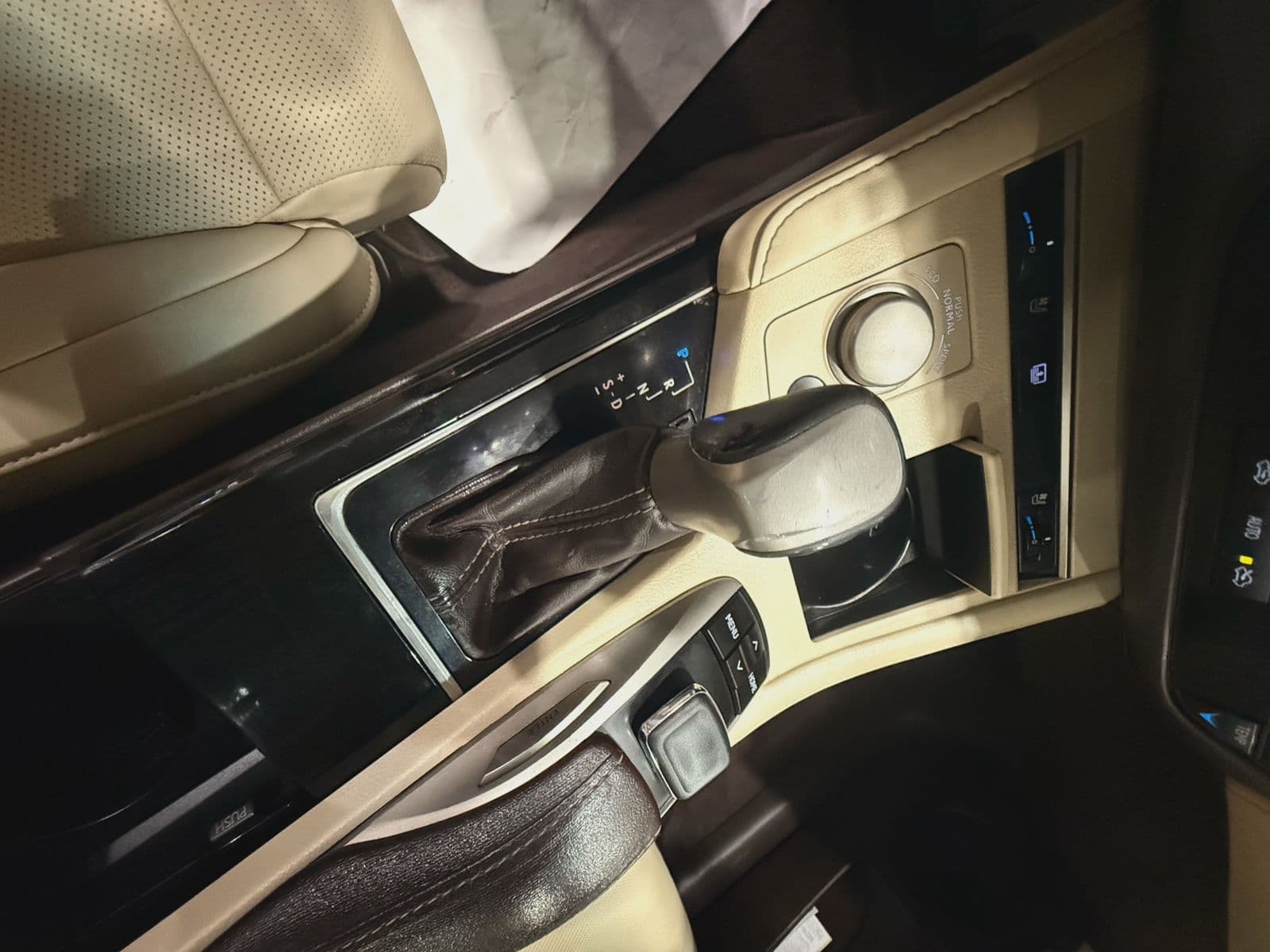 Lexus ES | 2015 — 13